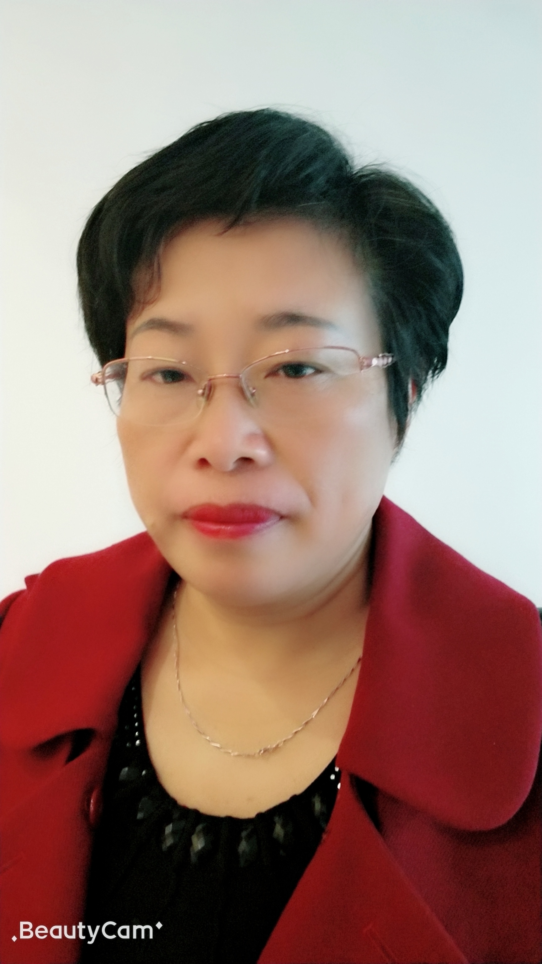 李英证件照.jpg